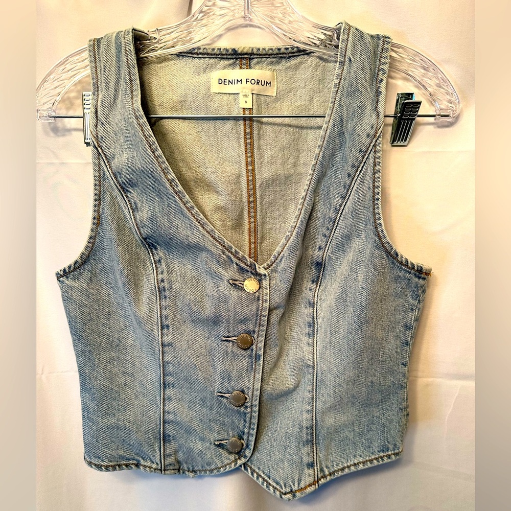 Aritzia Denim Forum The '90s Mia Denim Vest Light Wash Size Small